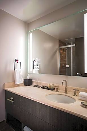 Club lounge access, Guest room, 2 Queen, High floor