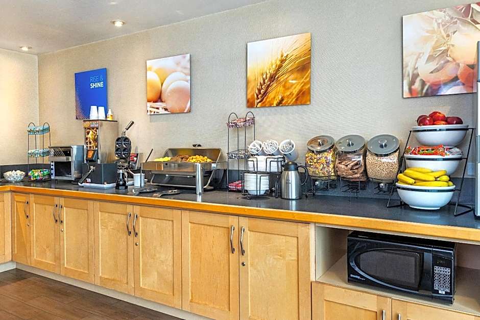 Comfort Inn Kingston - Highway 401