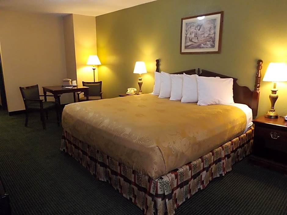 Angel Inn Near IMAX, a Travelodge by Wyndham