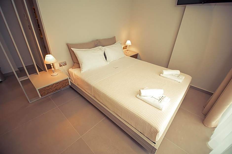 IO Luxury Pool & Hot Tub Suites