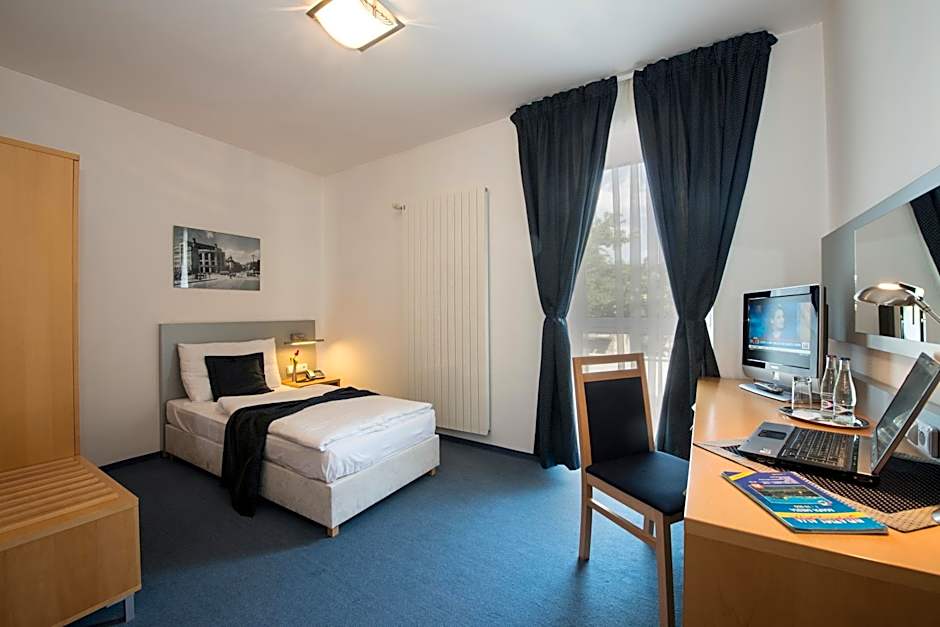 Felicity Garni Hotel