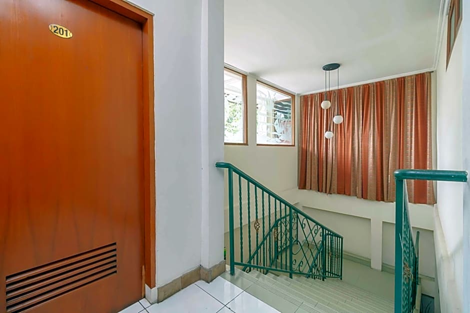 RedDoorz Plus near Kemang Raya