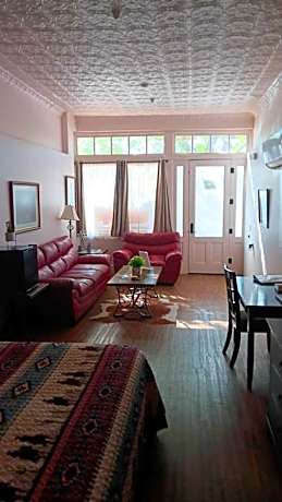 Katie's Cozy Suites