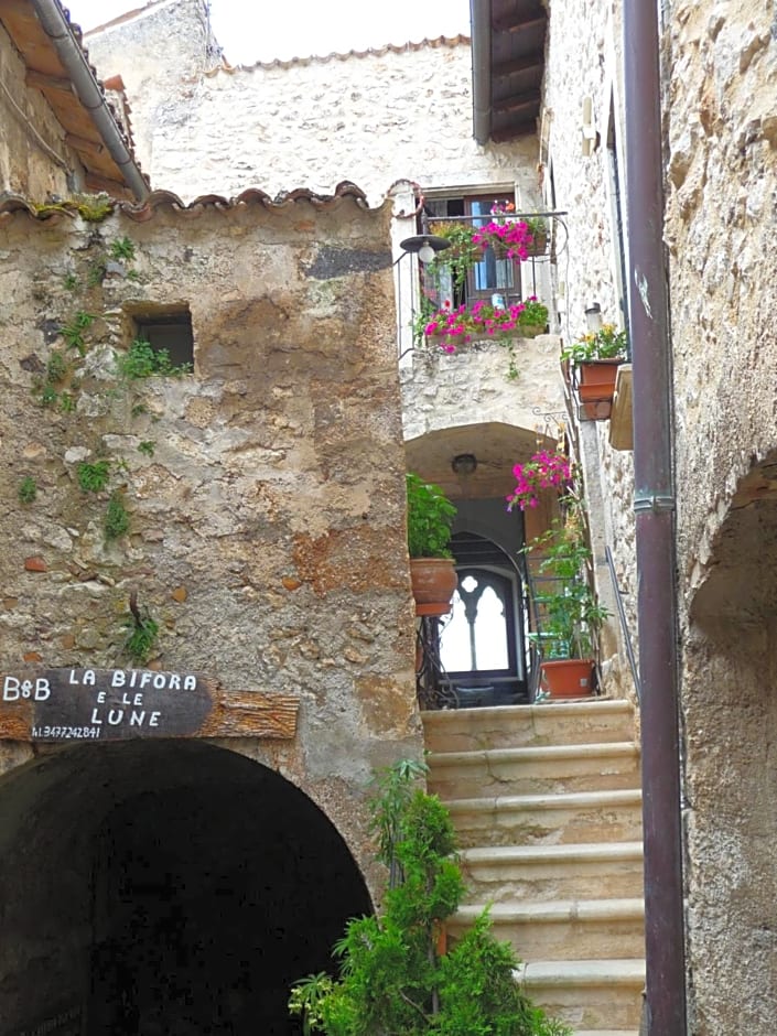 La Bifora e Le Lune Vico sotto gli archi 5