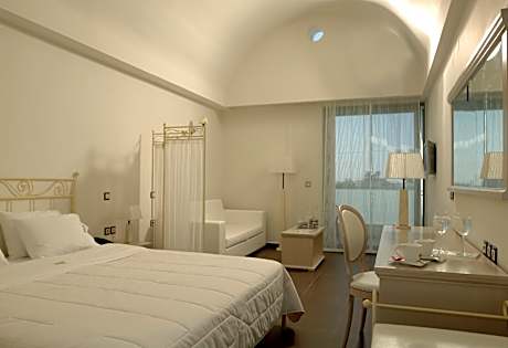Luxury Suite with balcony