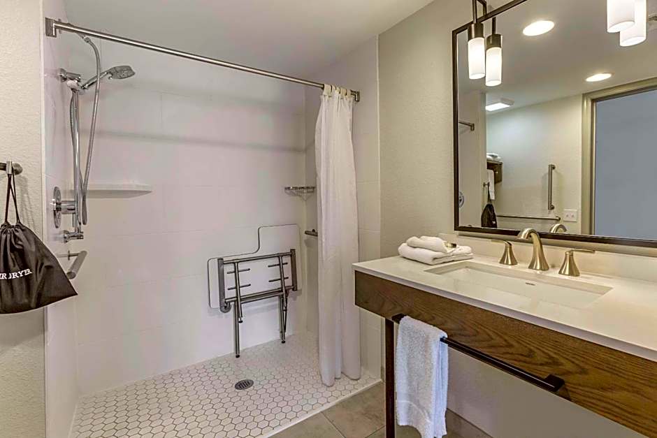 Windmill Suites Surprise - Phoenix, an Ascend Collection Hotel