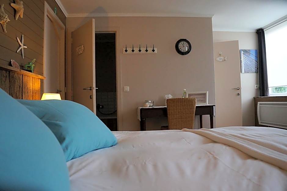 Photo 1 of 6 of Double Room
