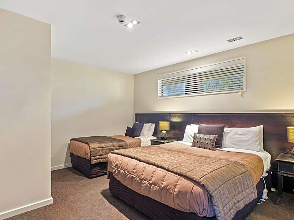 Clear Ridge Apartments