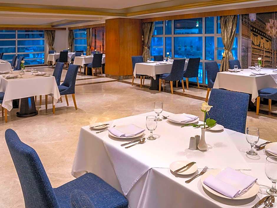 Anwar Al Madinah Movenpick Hotel