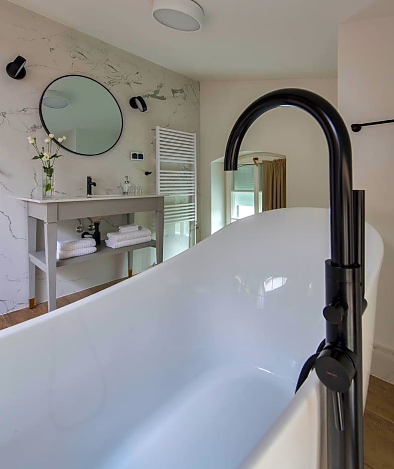 Zamek Sarny - Schloss Scharfeneck