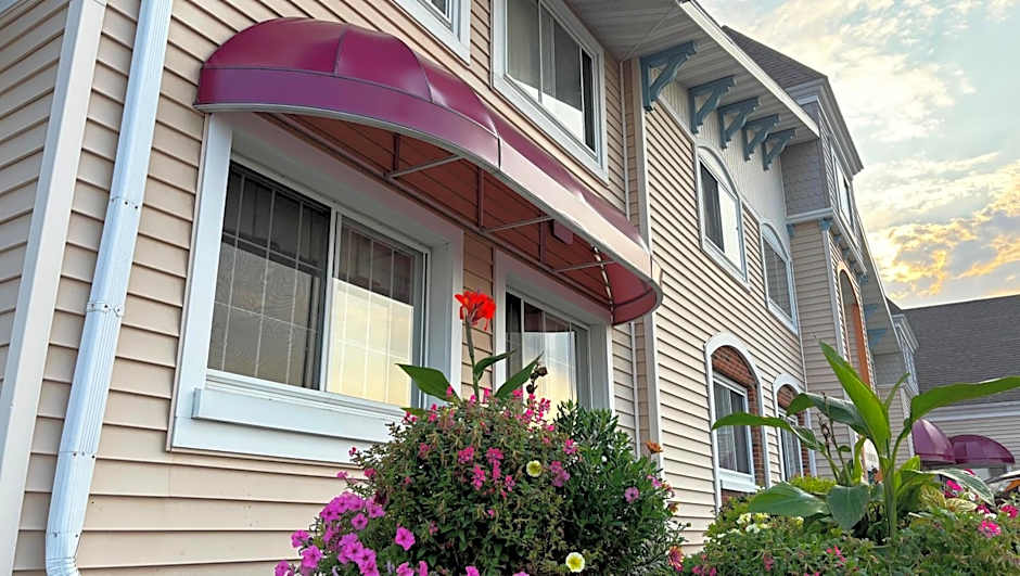 Magnuson Grand Pioneer Inn And Suites