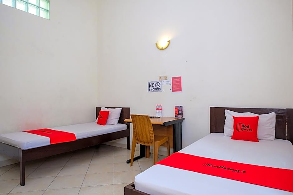 RedDoorz Syariah near Alun Alun Kebumen