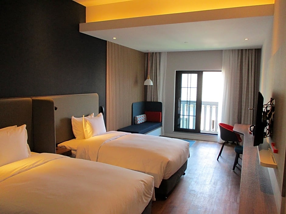 HOLIDAY INN EXPRESS Shanghai Tourism Zone