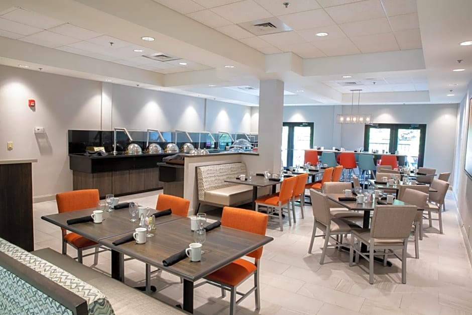 Holiday Inn & Suites Raleigh-Cary (I-40 @Walnut St) By IHG