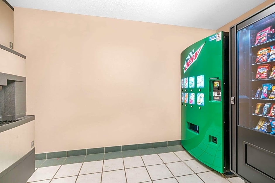 Super 8 by Wyndham Fargo Airport