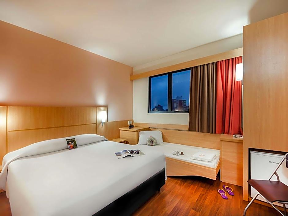 Ibis Curitiba Shopping