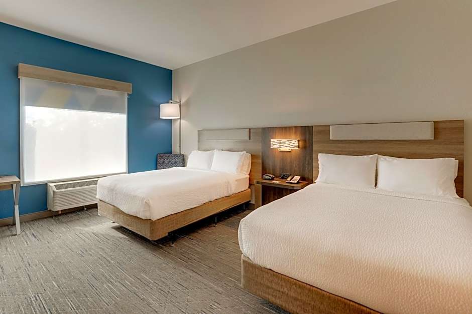 Photo 1 of 10 of Standard 2 Queen Beds