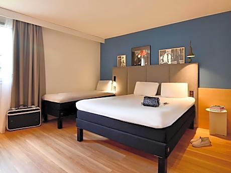 Standard Room with One Double Bed and One Single Bed