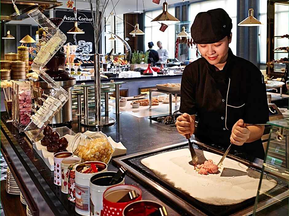 Sofitel Saigon Plaza Hotel