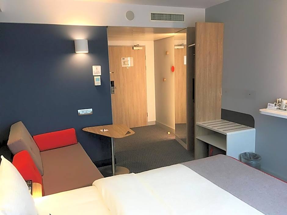 Holiday Inn Express Zürich Airport By IHG