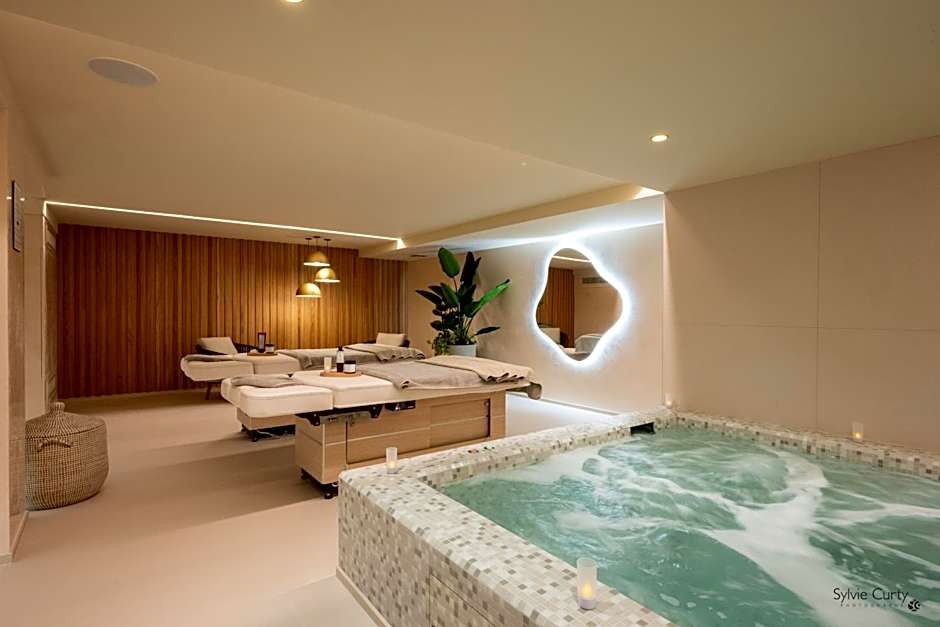 Photo 1 of 50 of Hôtel La Monnaie Arty & Spa