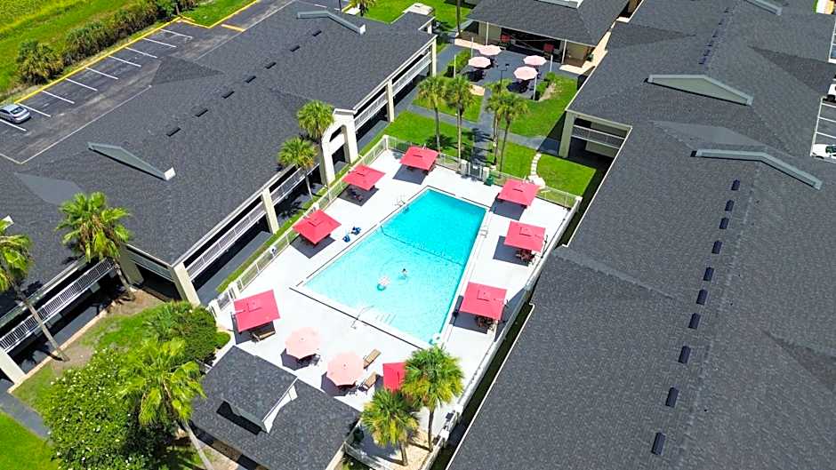 Disney 12 minutes for family, Pool and parking FREE