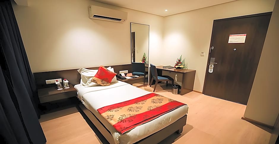 Hotel German Palace, Airport