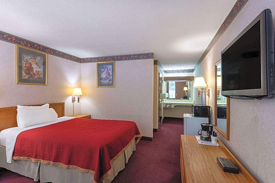 Howard Johnson by Wyndham Salem Hotel & Conference Center