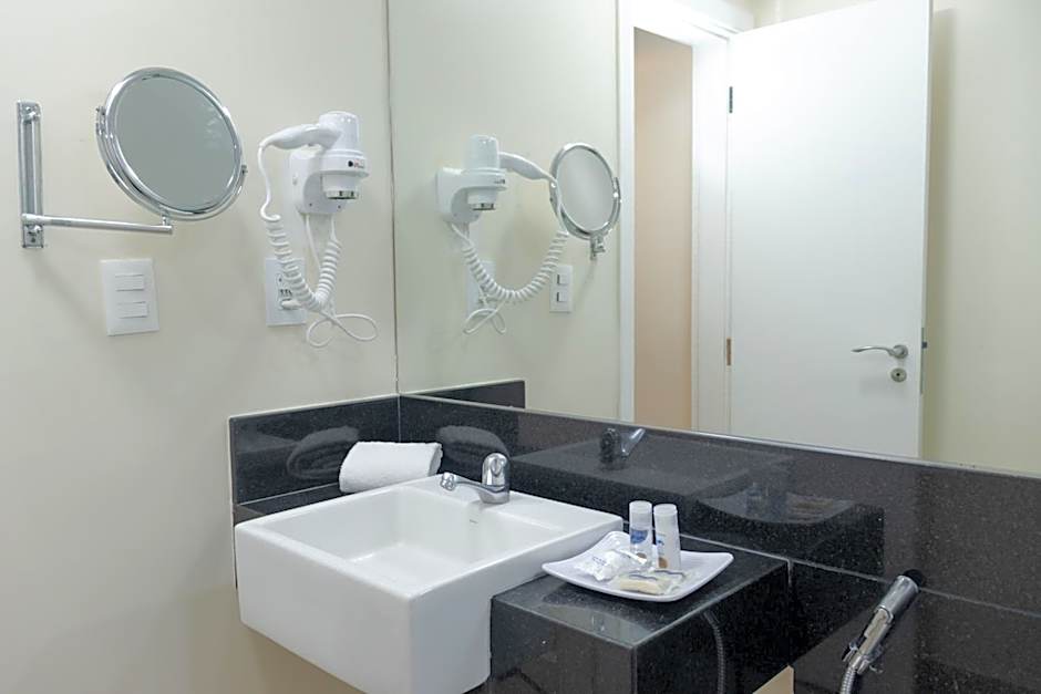 Hotel Adrianópolis All Suites