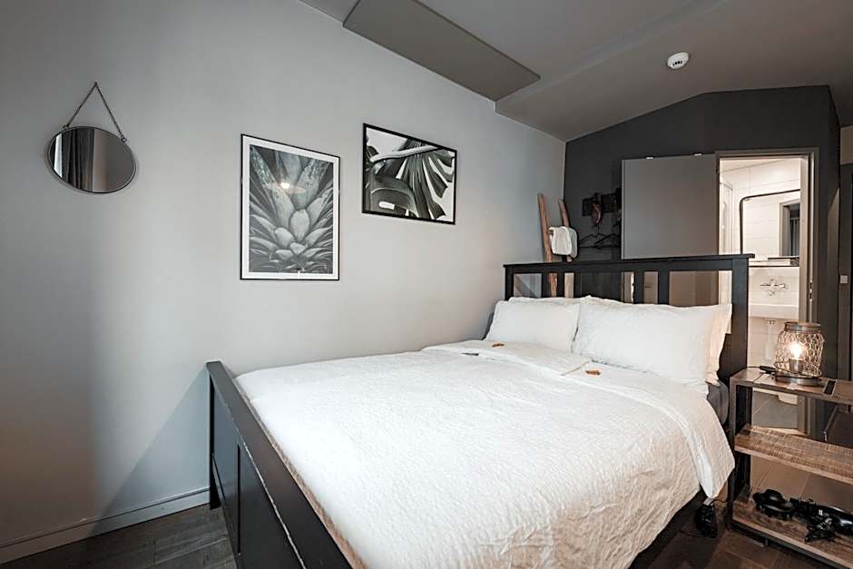 No8 Boutique Hotel - self check in