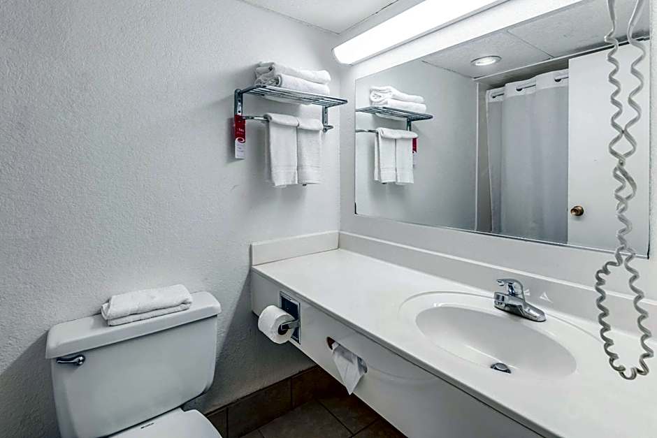 Econo Lodge Truman Inn