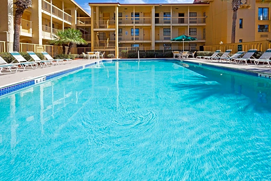 La Quinta Inn by Wyndham Orlando Airport West