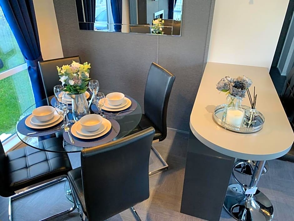 Lola Lodge - Luxury Hot Tub Retreat