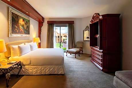 One-Bedroom King Suite