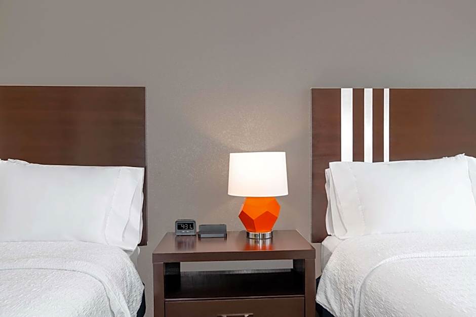 Hampton Inn By Hilton & Suites Madison Downtown