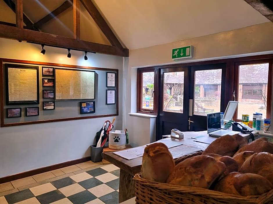 Kingston Country Courtyard