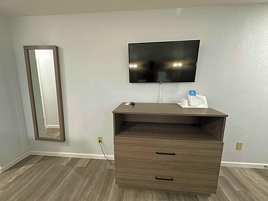 Suburban Studios Newport News - Hampton