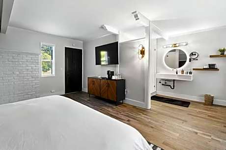 Deluxe Double Room with Shower