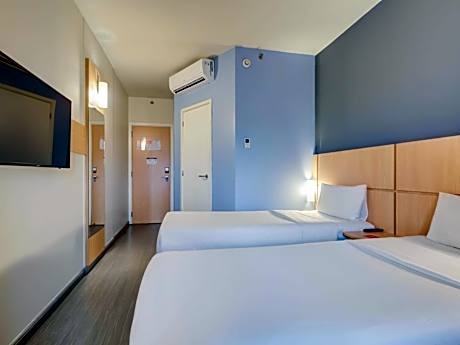 Standard Apartment with twin beds