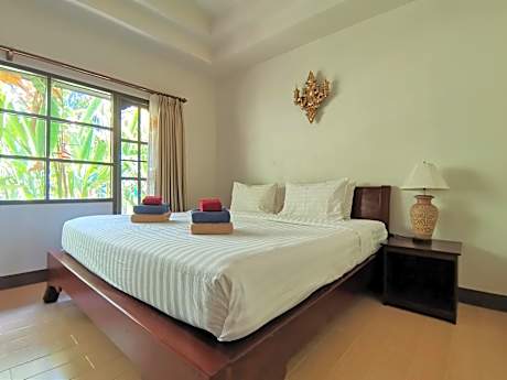 Villa with Garden View