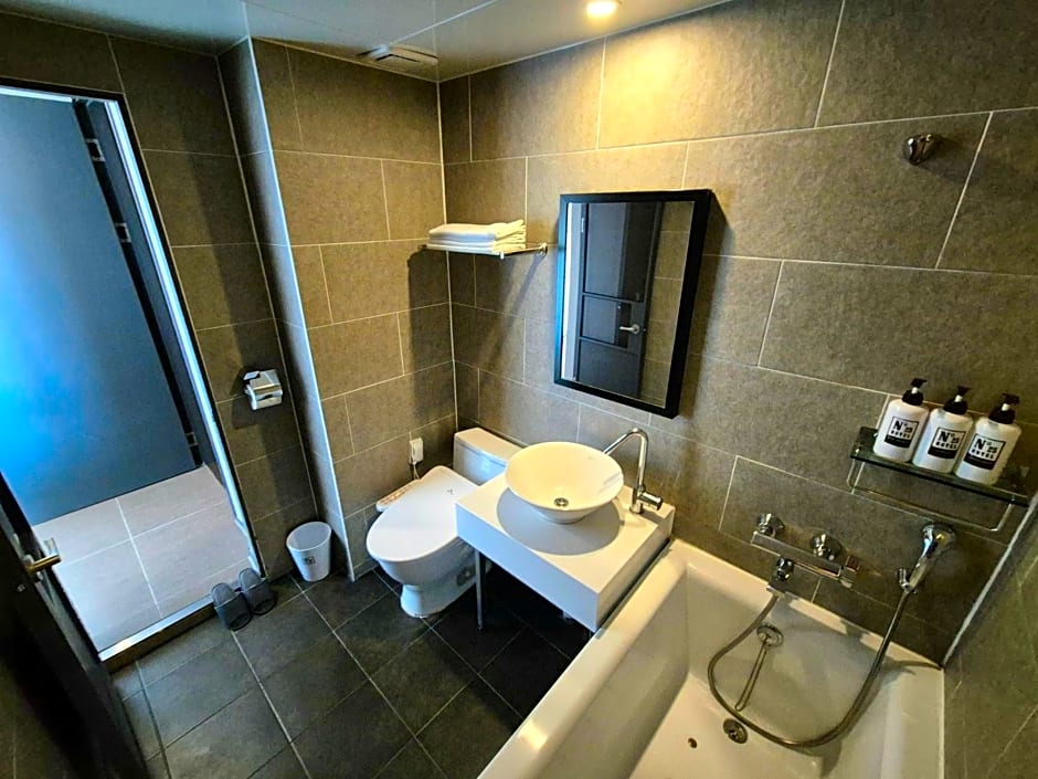 No. 25 Hotel Myeongji Oceanc City Business