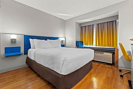 1 Queen Bed Non-Smoking