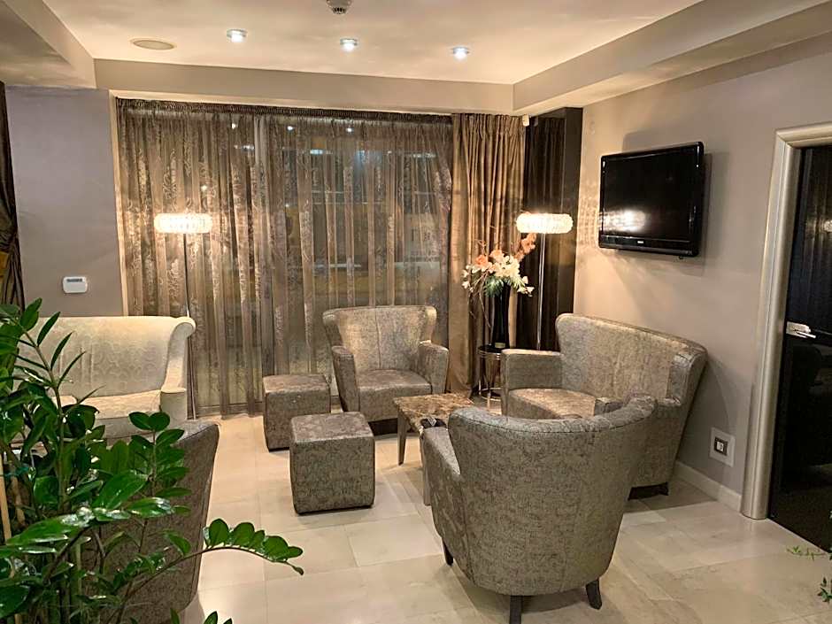 Queen's Hotel - Zebra Centre