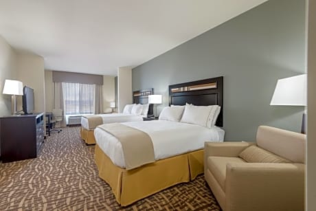 Double Queen Suite with Mountain View