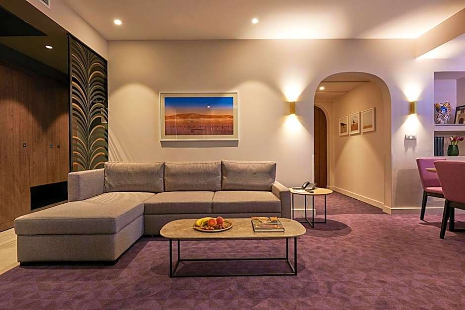 M Suite Hotel