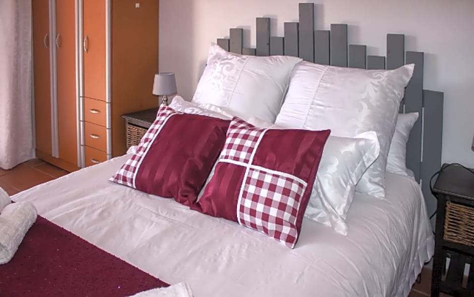 Oppi Hoek Guest House