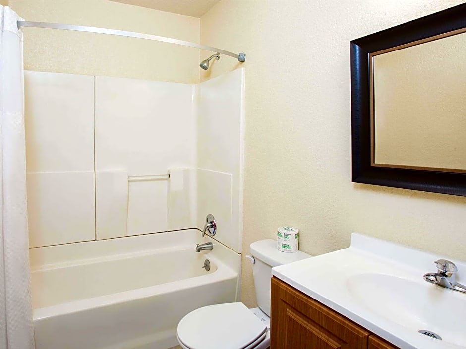 Travelodge Fresno Yosemite – Fresno, CA