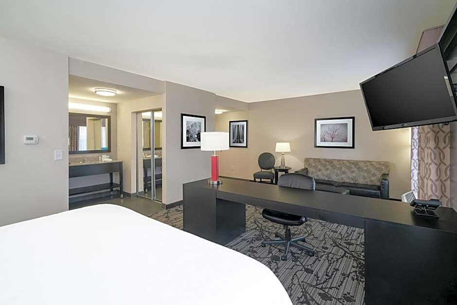 Hampton Inn & Suites Roanoke Airport