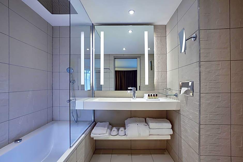 Radisson Blu CDG Airport Terminal Hotel, Paris