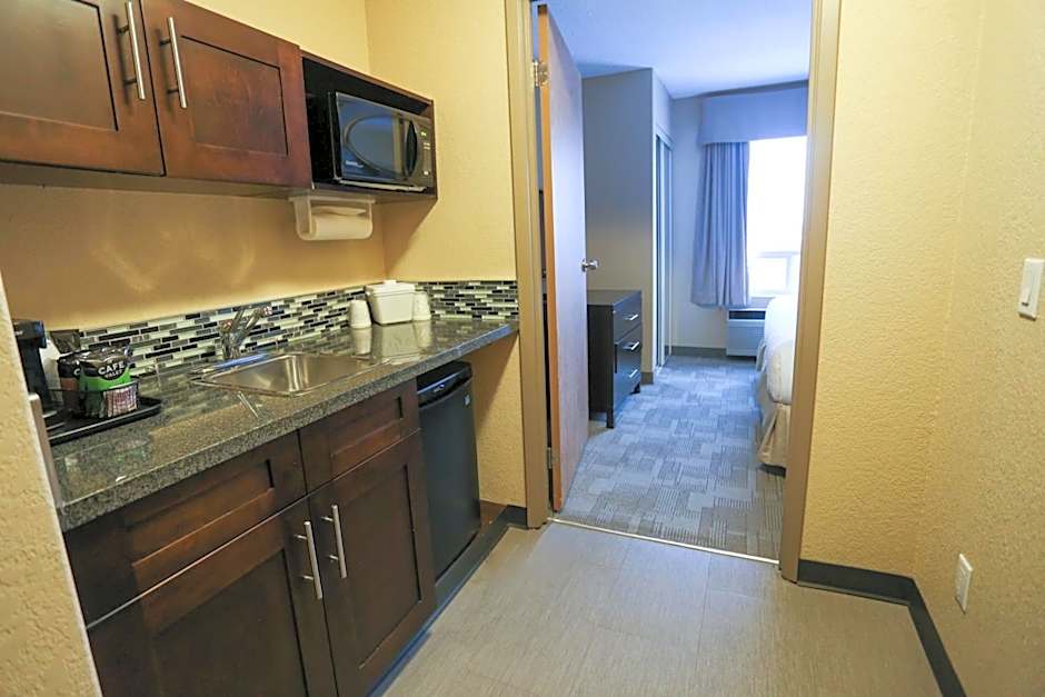 Prairie Crest Calgary Airport by IHG